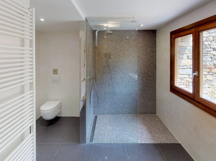 Xalet-Pal-Bathroom (1).jpg